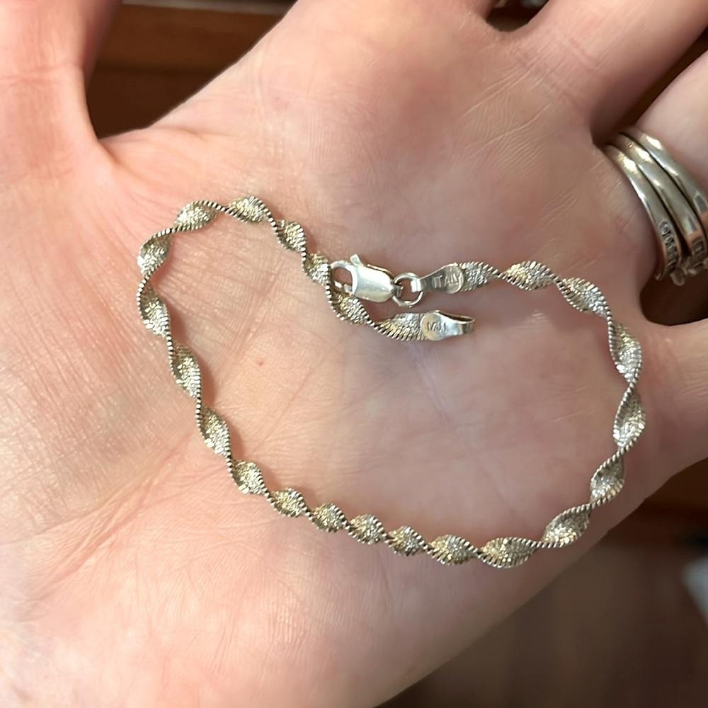 Sterling silver bracelet. Made in Italy. Stamped 925 MJI.